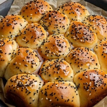 yemeni homneycomb bread with sesame seeds and nigella seeds drizzled with honey syrup