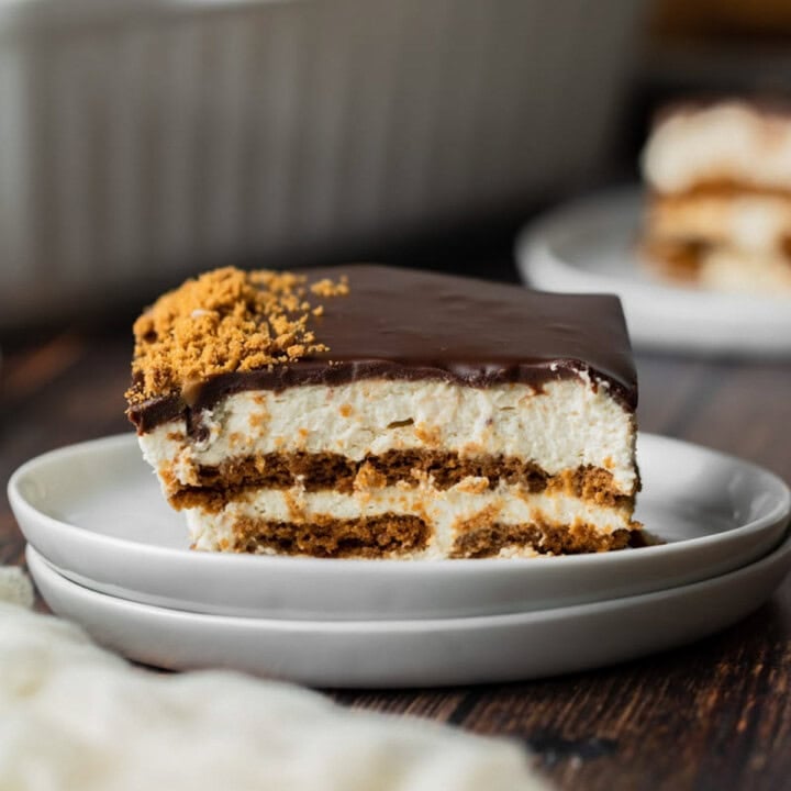 featured - biscoff tiramisu on a plate
