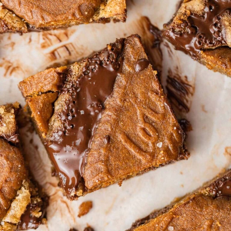 biscoff blondie with melted chocolate