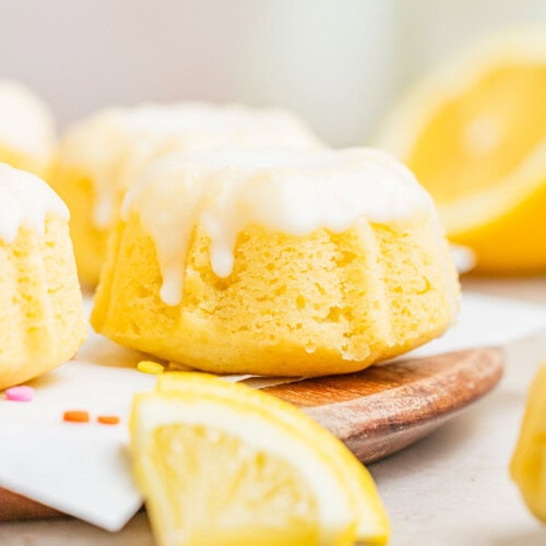 mini lemon bundt cakes with lemon glaze