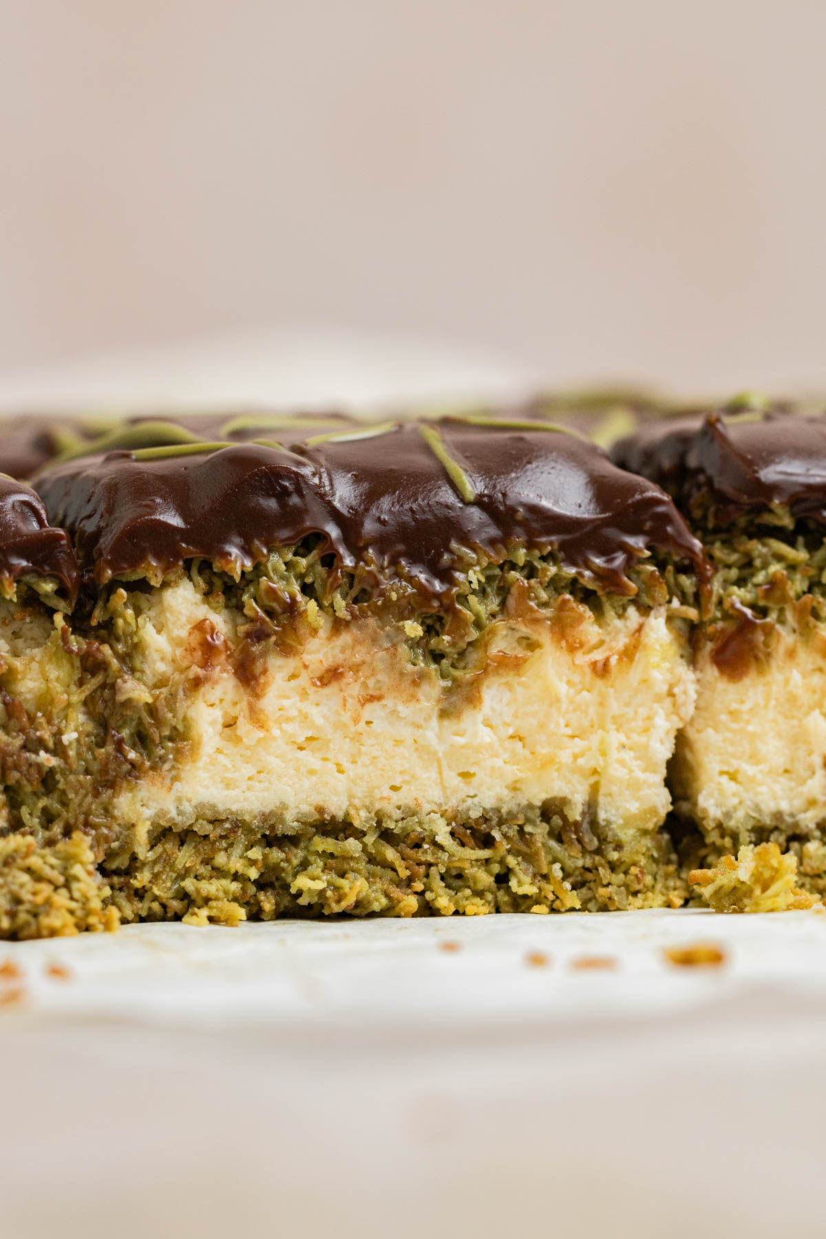 pistachio kunafa cheesecake bars