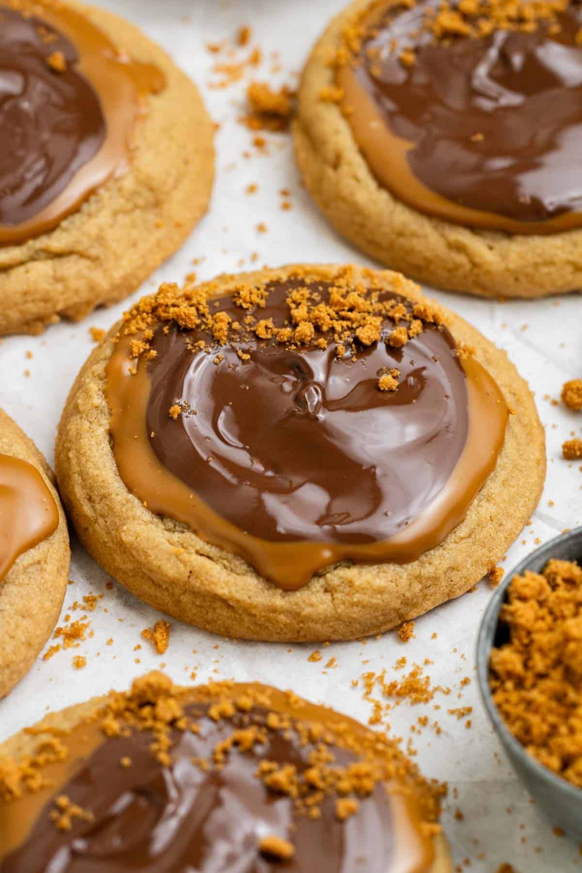 biscoff cookies with melted chocolate