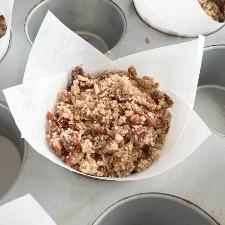 crumble the pecan streusel on top.
